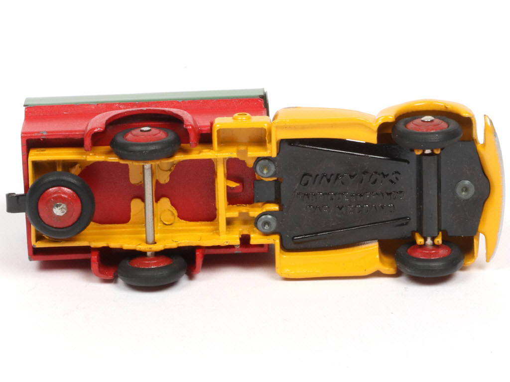Lot 454 - DINKY TOYS (FRANCE) (1)