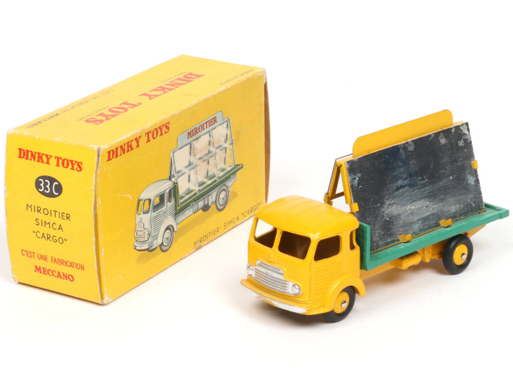 Lot 461 - DINKY TOYS (FRANCE) (1)
