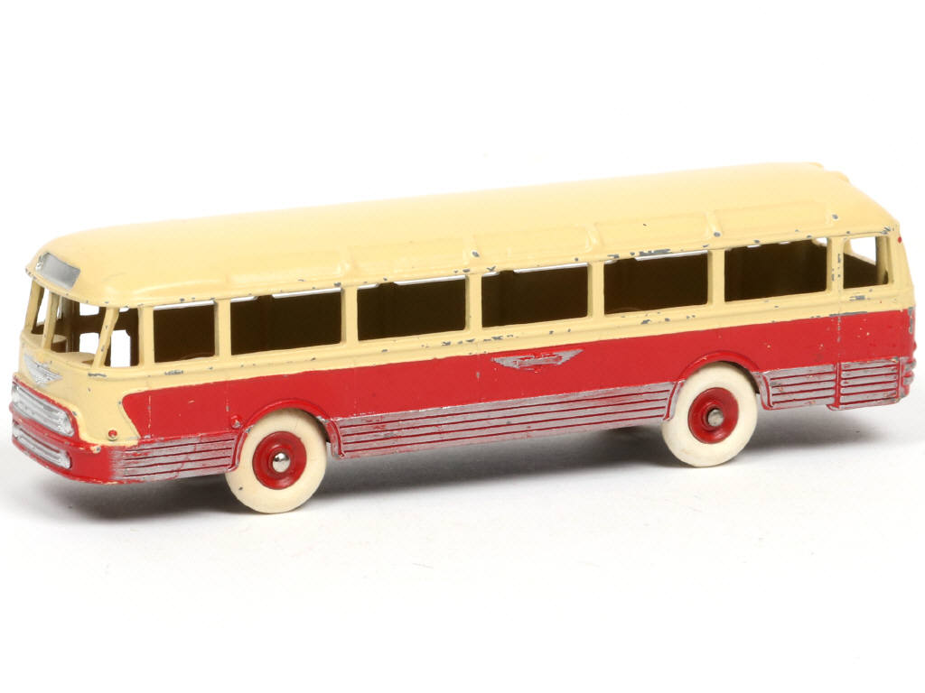 Lot 447 - DINKY TOYS (FRANCE) (1)