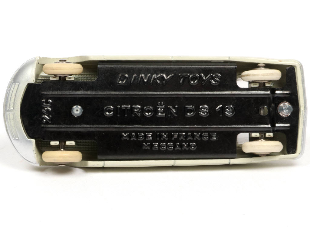 Lot 395 - DINKY TOYS (FRANCE) (1)