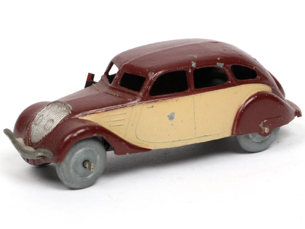 Lot 377 - DINKY TOYS (FRANCE) (1)