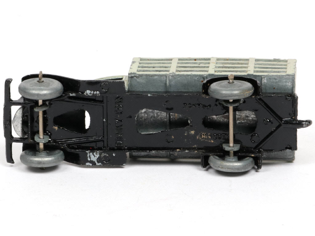 Lot 452 - DINKY TOYS (FRANCE) (1)