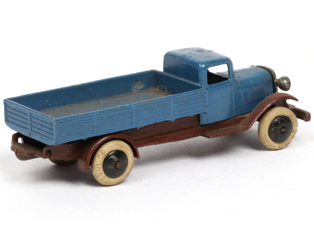Lot 451 - DINKY TOYS (FRANCE) (1)