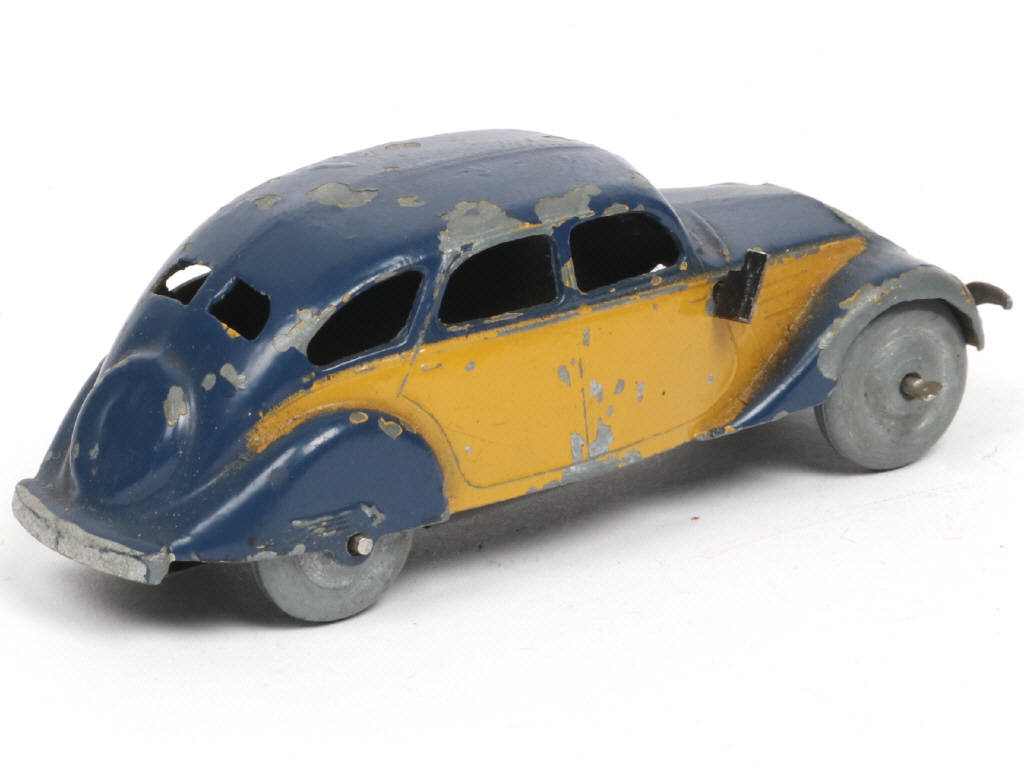 Lot 379 - DINKY TOYS (FRANCE) (1)