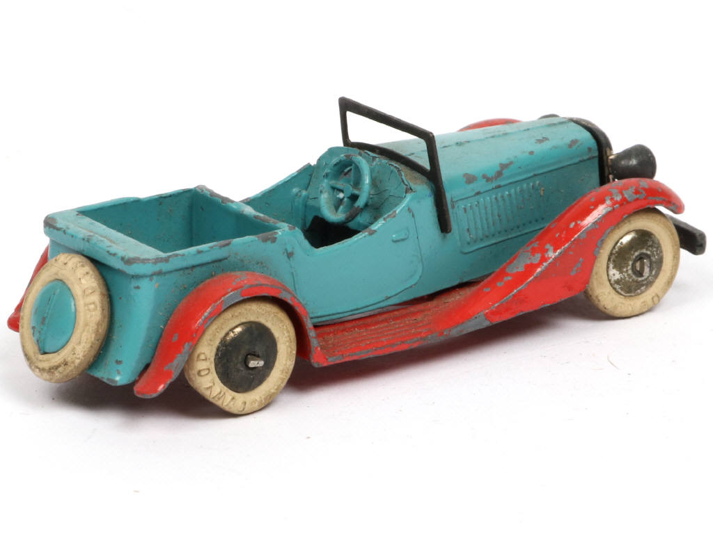 Lot 372 - DINKY TOYS (FRANCE) (1)