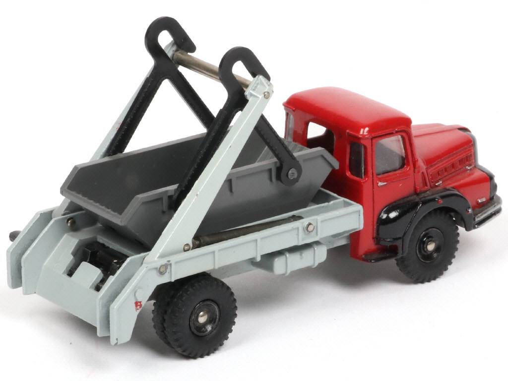 Lot 470 - DINKY TOYS (FRANCE) (1)