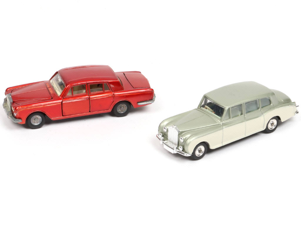 Lot 288 - DINKY TOYS (GB) (2)