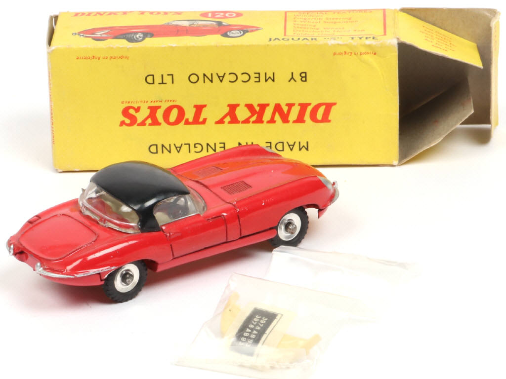 Lot 273 - DINKY TOYS (GB) (1)