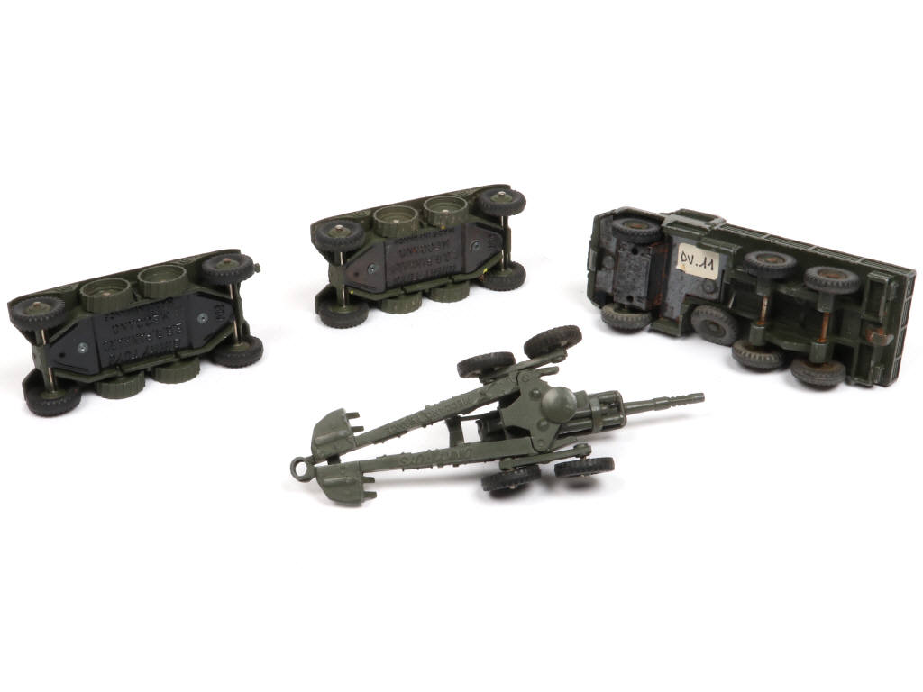 Lot 272 - DINKY TOYS (FRANCE) (4)