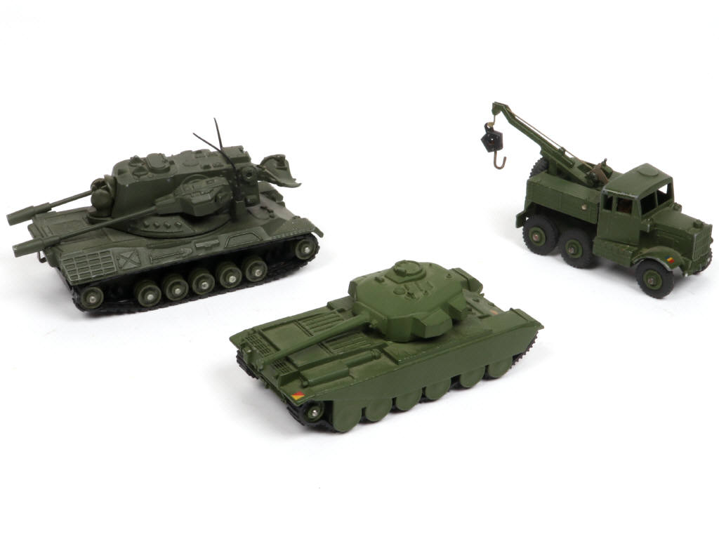 Lot 291 - DINKY TOYS (GB) (3)