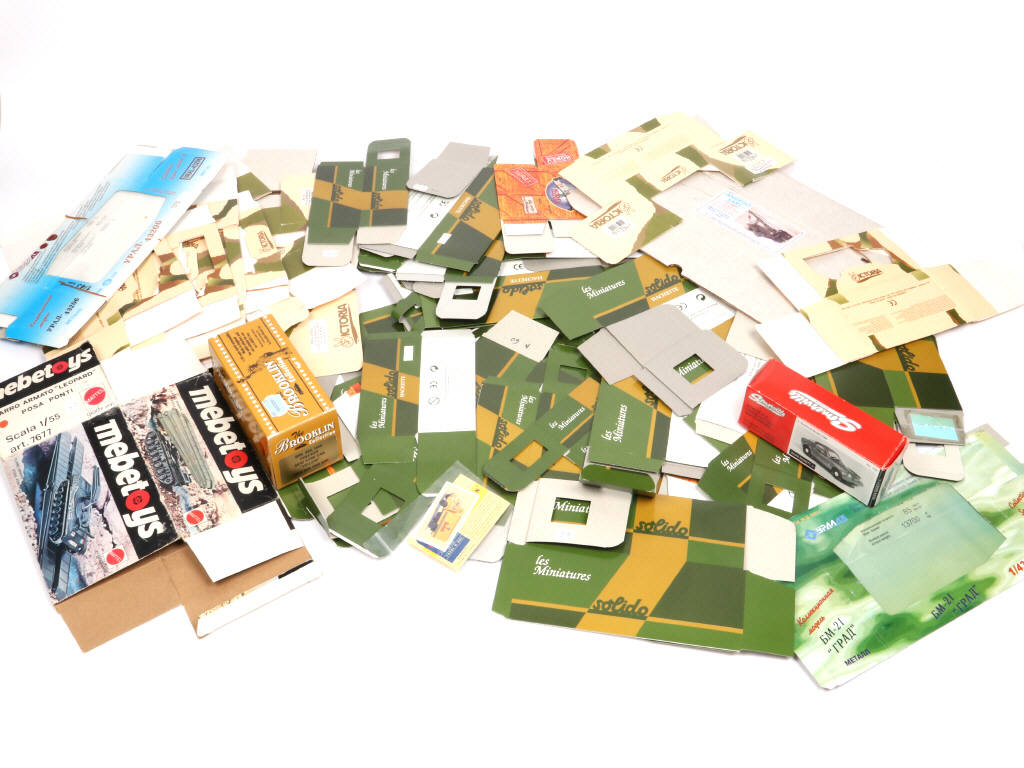 Lot 139 - DIVERS (100)
