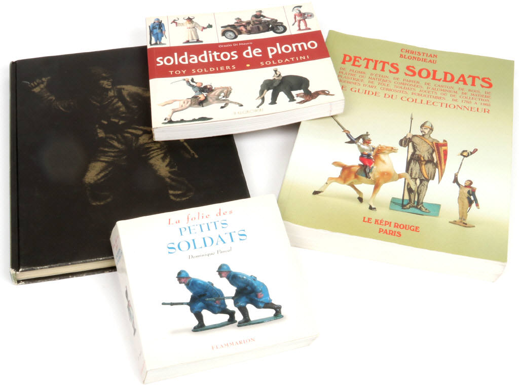 Lot 2 - DIVERS (4)