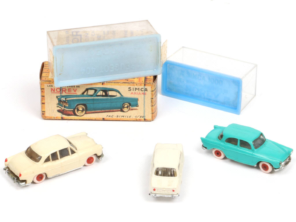 Lot 110 - DIVERS (26)