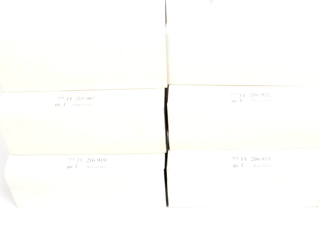 Lot 107 - DIVERS (6)