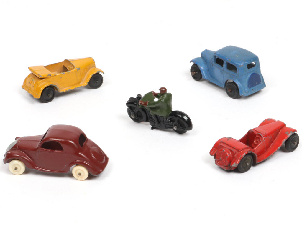 Lot 289 - DINKY TOYS (GB) (5)