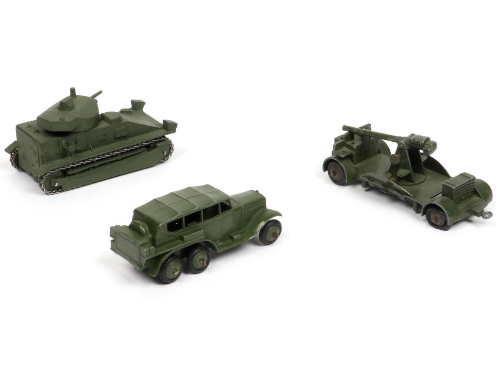 Lot 287 - DINKY TOYS (GB) (3)