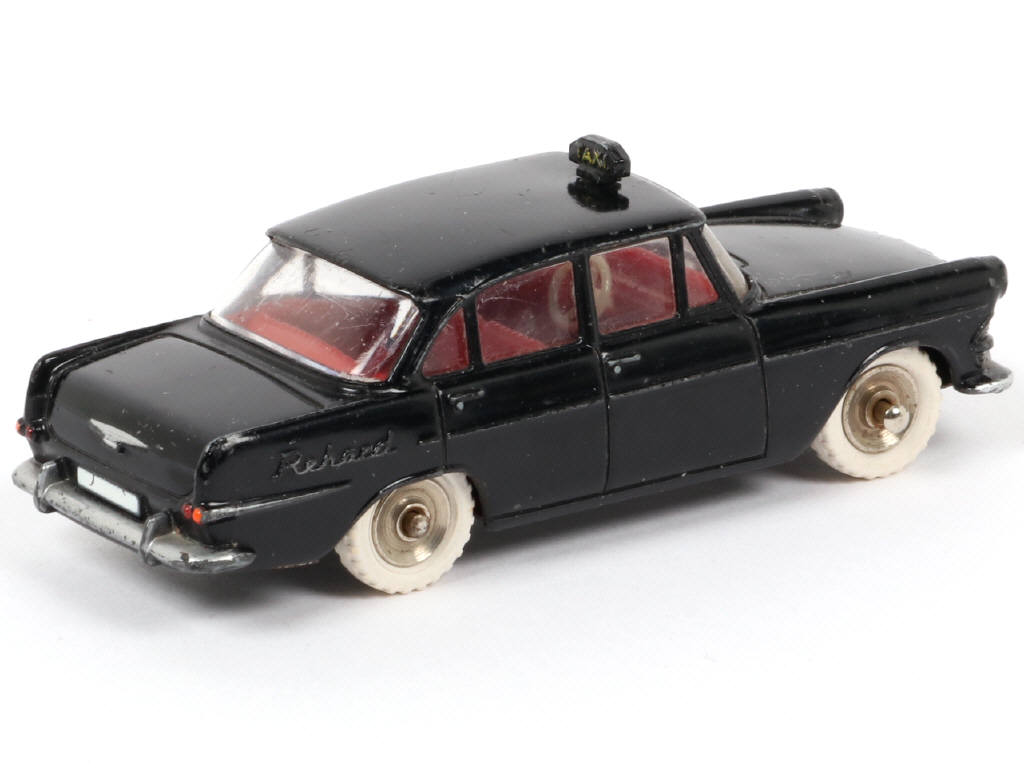 Lot 239 - DINKY TOYS (FRANCE) (1)