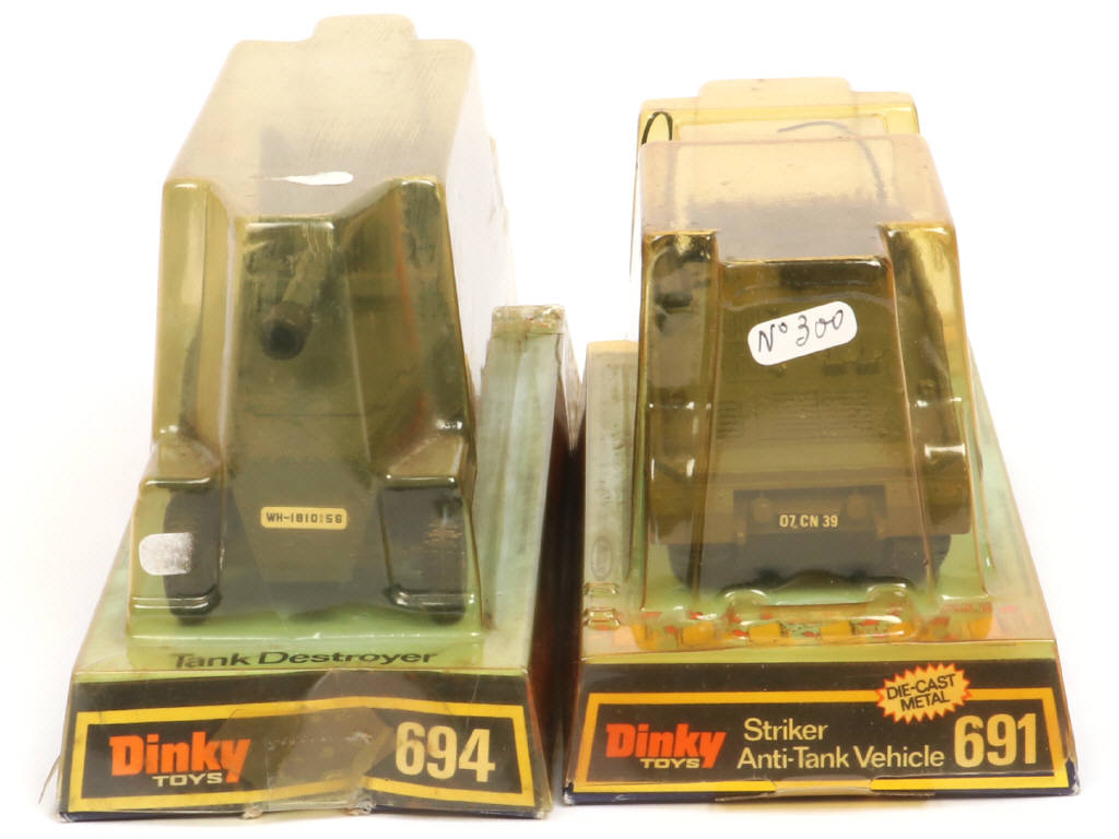Lot 285 - DINKY TOYS (GB) (2)