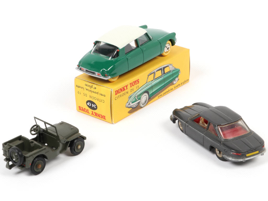 Lot 194 - DINKY TOYS (FRANCE) (3)