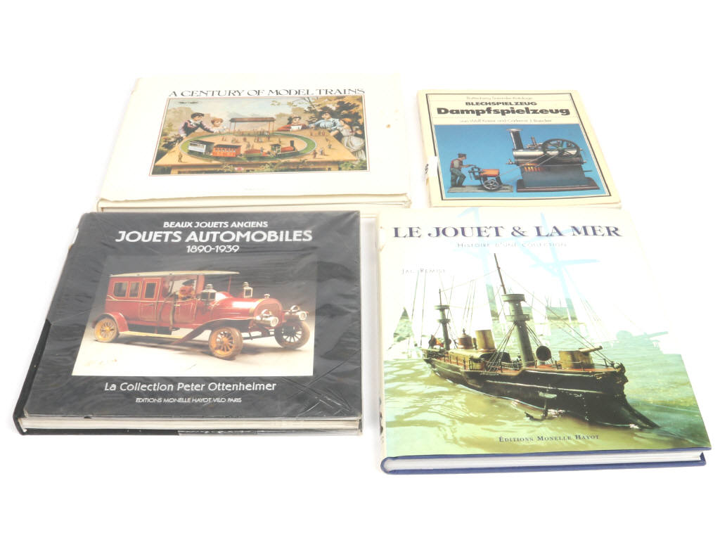 Lot 3 - DIVERS (4)