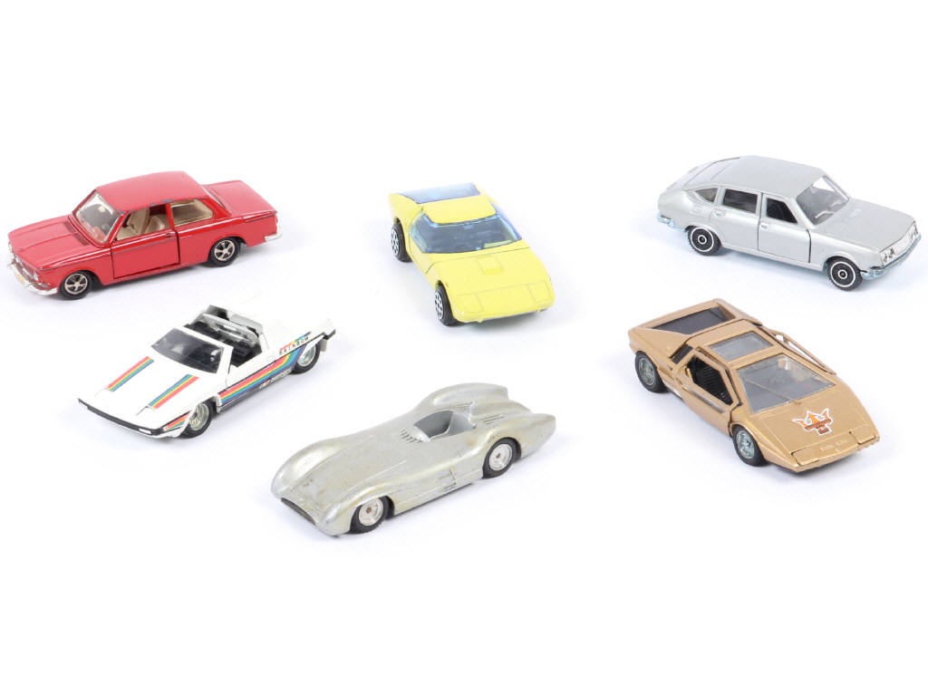 Lot 106 - DIVERS (6)