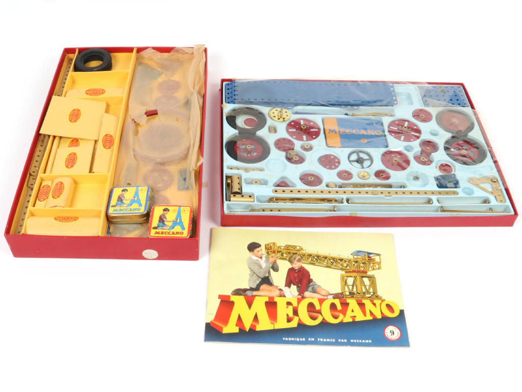 Lot 69 - MECCANO (FRANCE) (2)
