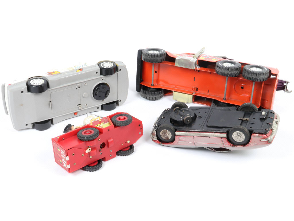 Lot 61 - DIVERS (4)
