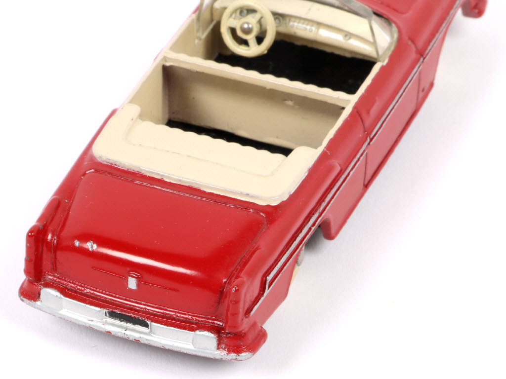 Lot 191 - DINKY TOYS (FRANCE) (1)