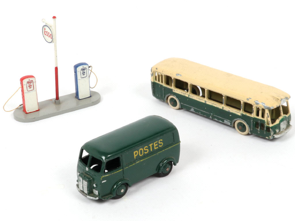 Lot 225 - DINKY TOYS (FRANCE) (3)