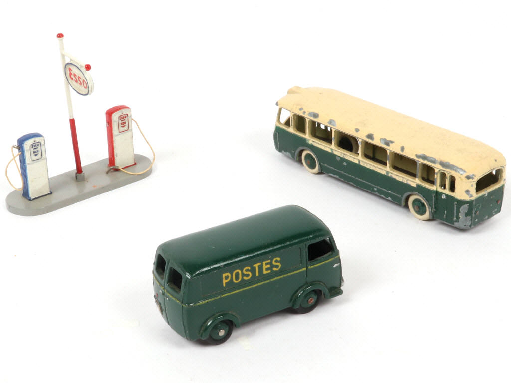 Lot 225 - DINKY TOYS (FRANCE) (3)