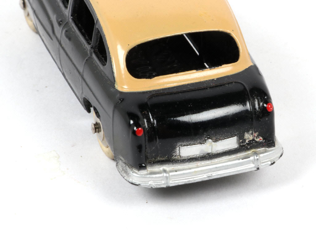 Lot 188 - DINKY TOYS (FRANCE) (1)