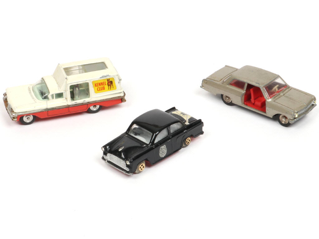 Lot 275 - DIVERS (3)