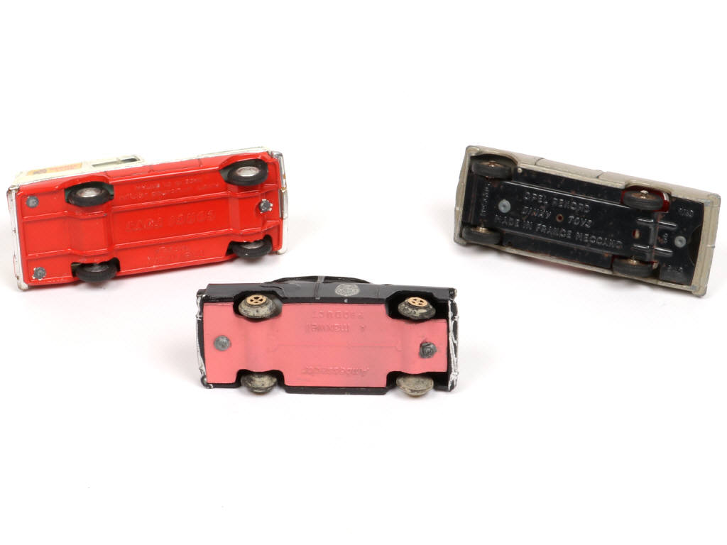 Lot 275 - DIVERS (3)