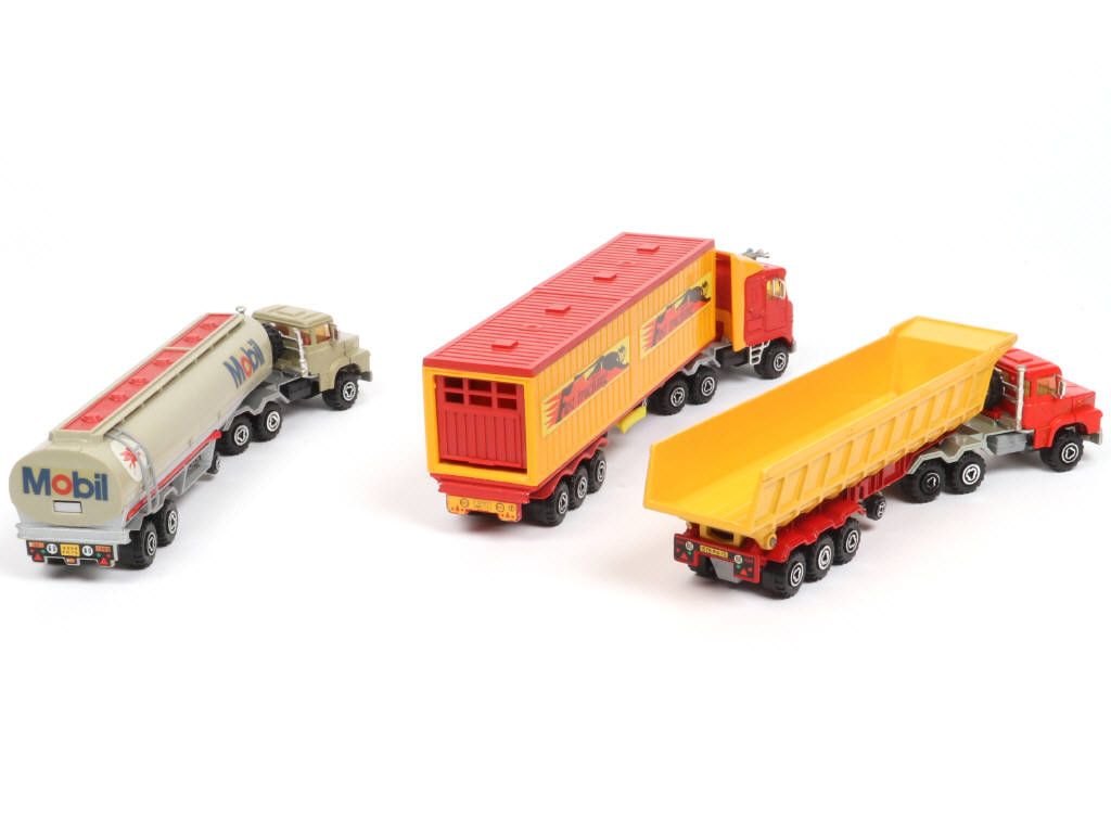 Lot 166 - MAJORETTE (FRANCE) (3)