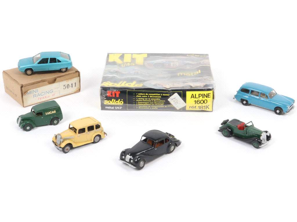 Lot 122 - DIVERS (7)