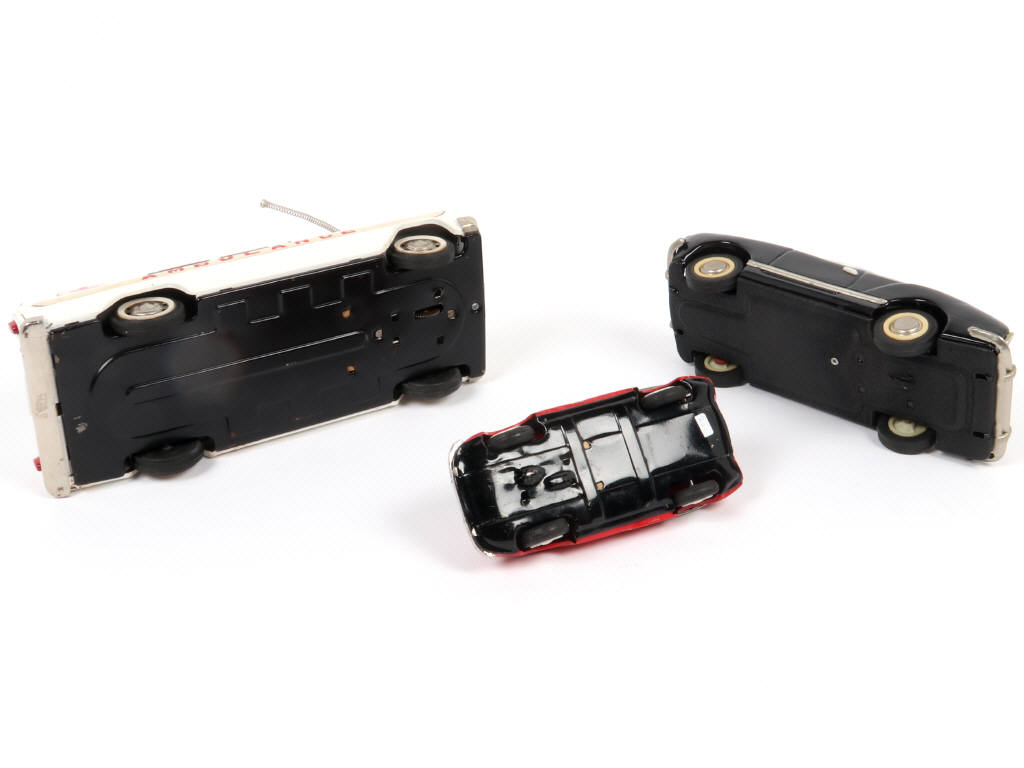 Lot 97 - DIVERS (ASIE) (3)