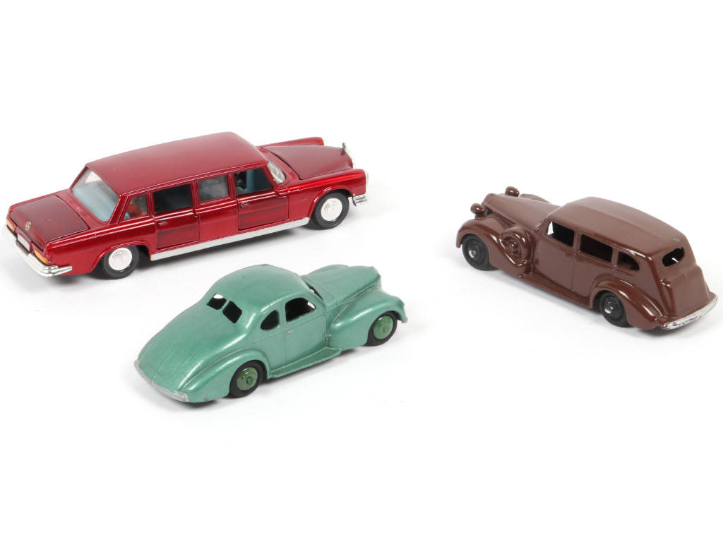 Lot 156 - DINKY TOYS (GB) (3)