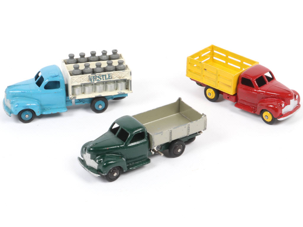 Lot 276 - DINKY TOYS (FRANCE) (3)