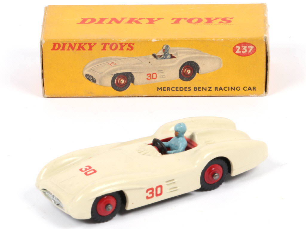 Lot 148 - DINKY TOYS (GB) (1)