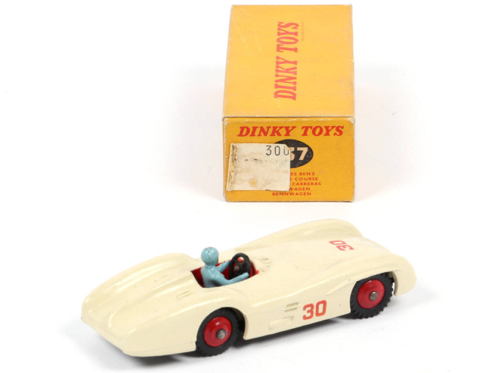 Lot 148 - DINKY TOYS (GB) (1)