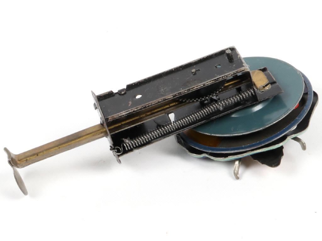 Lot 105 - DIVERS (6)