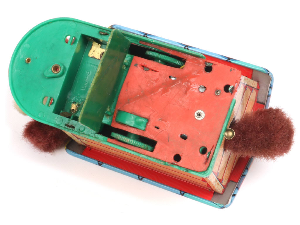 Lot 102 - DIVERS (3)