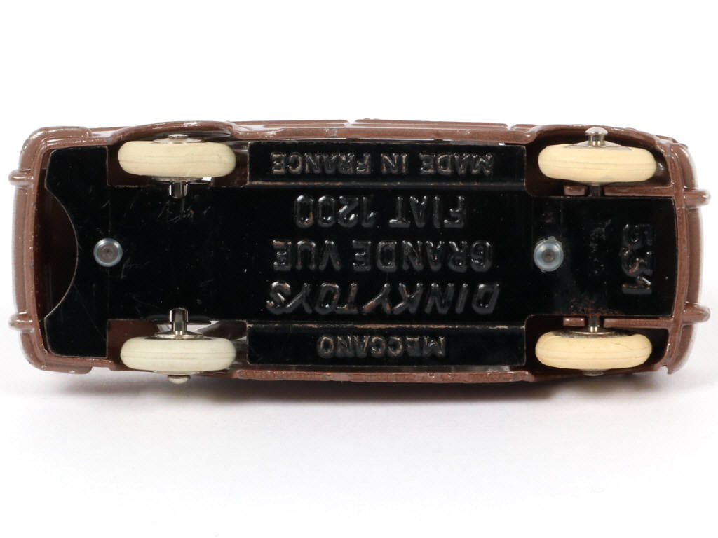 Lot 230 - DINKY TOYS (FRANCE) (1)