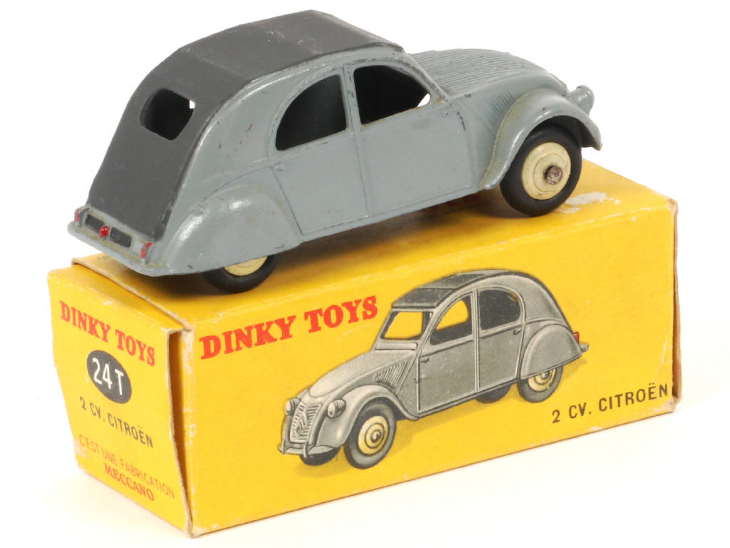 Lot 211 - DINKY TOYS (FRANCE) (1)