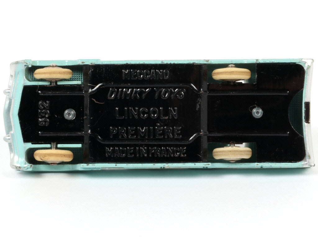 Lot 231 - DINKY TOYS (FRANCE) (1)