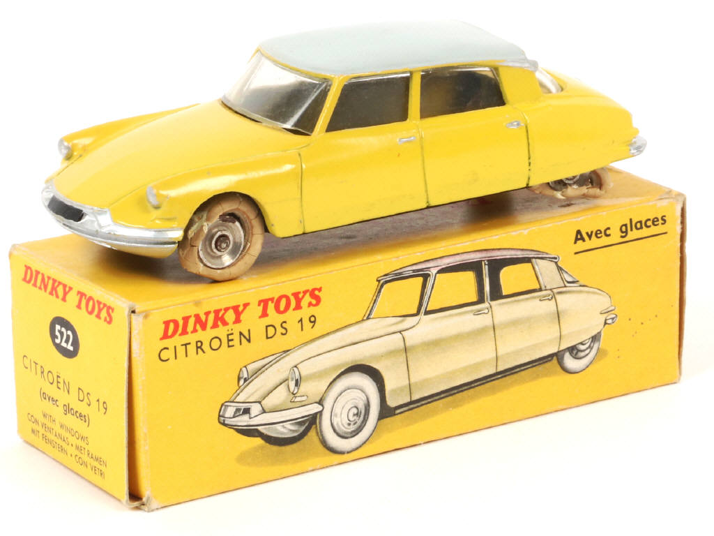 Lot 227 - DINKY TOYS (FRANCE) (1)