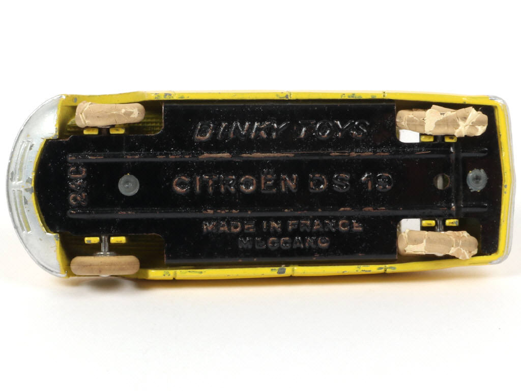 Lot 227 - DINKY TOYS (FRANCE) (1)