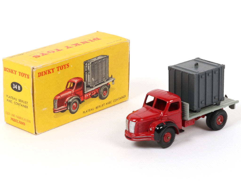 Lot 219 - DINKY TOYS (FRANCE) (1)