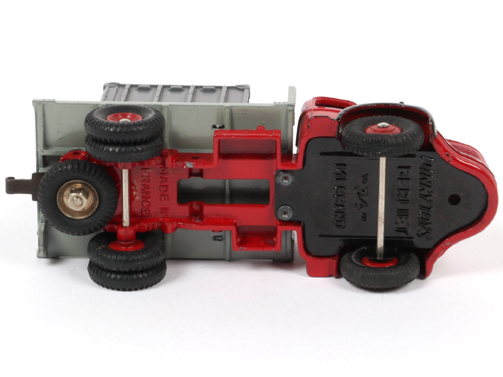 Lot 219 - DINKY TOYS (FRANCE) (1)