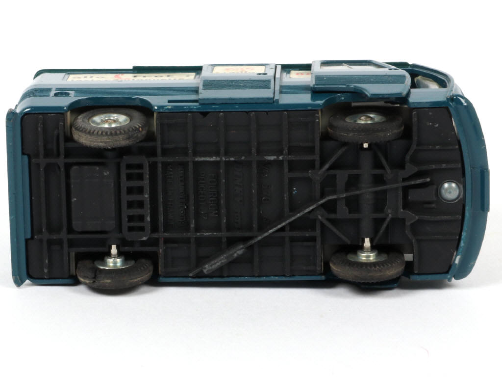 Lot 245 - DINKY TOYS (FRANCE) (1)